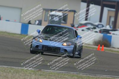 media/Dec-19-2025-Lucky Dog Racing (Fri) [[3b7b1b5fc8]]/Beginner/Session 2 Turn 1/